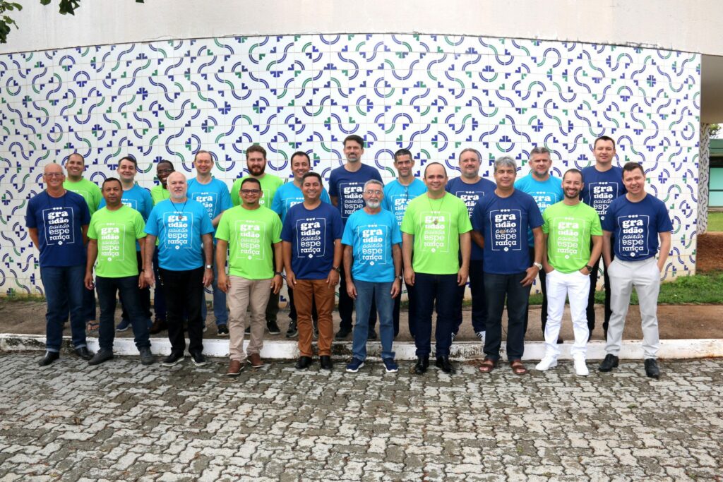 todos sem mascara ()